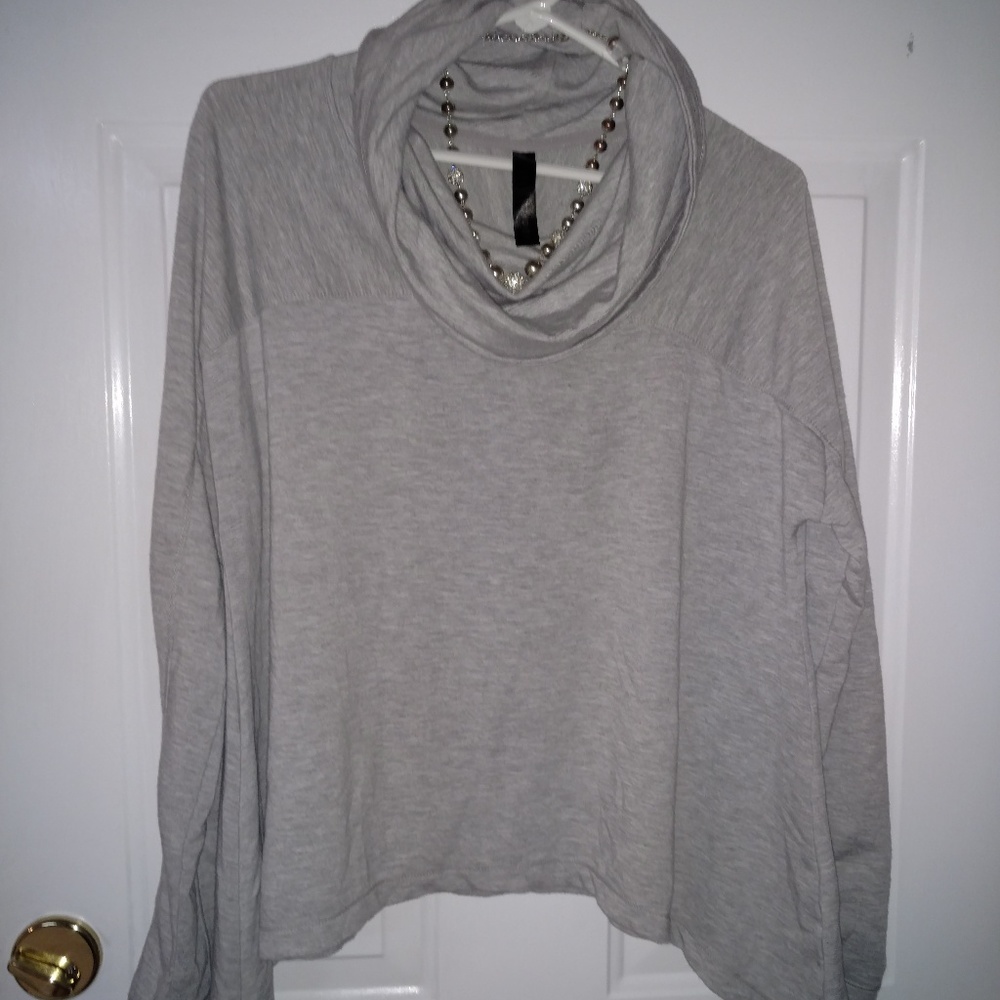 90 Degrees by Reflex Grey Shirt Size S / M / L
